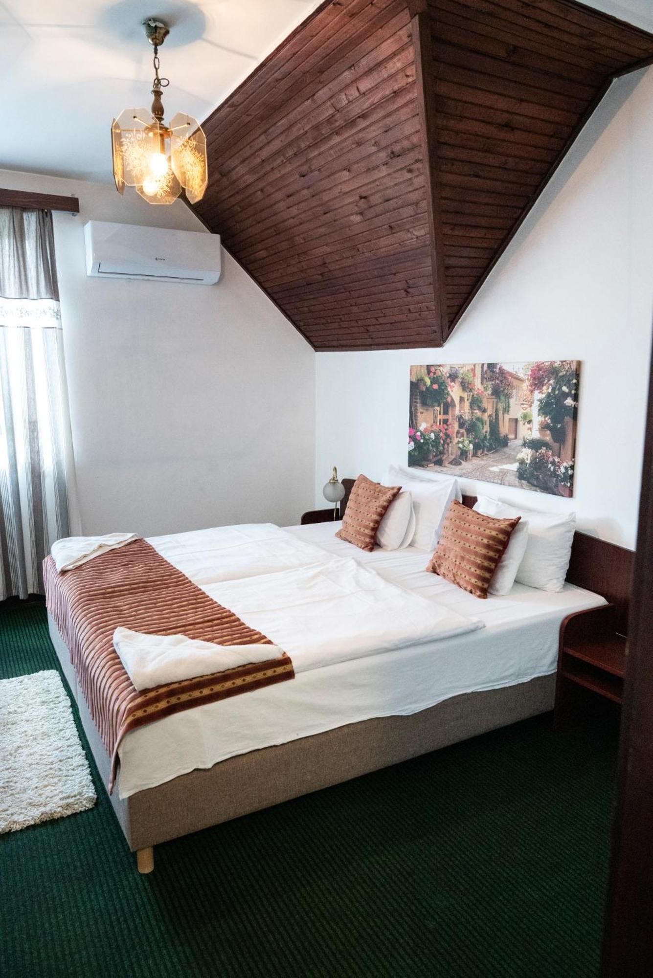 Bagoly Fogado Otel Gyömrő Dış mekan fotoğraf