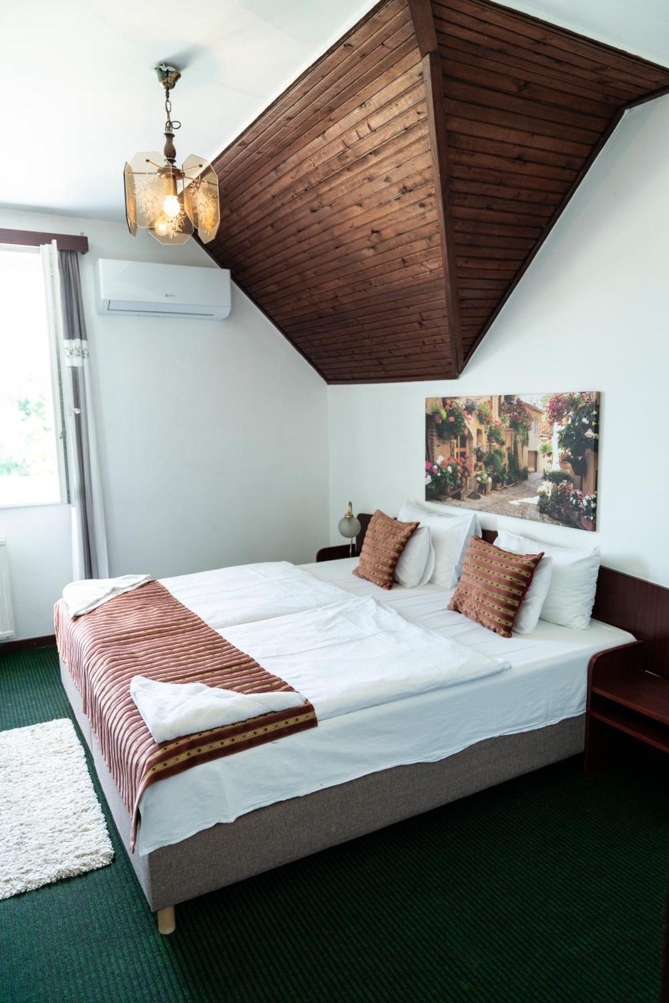 Bagoly Fogado Otel Gyömrő Dış mekan fotoğraf