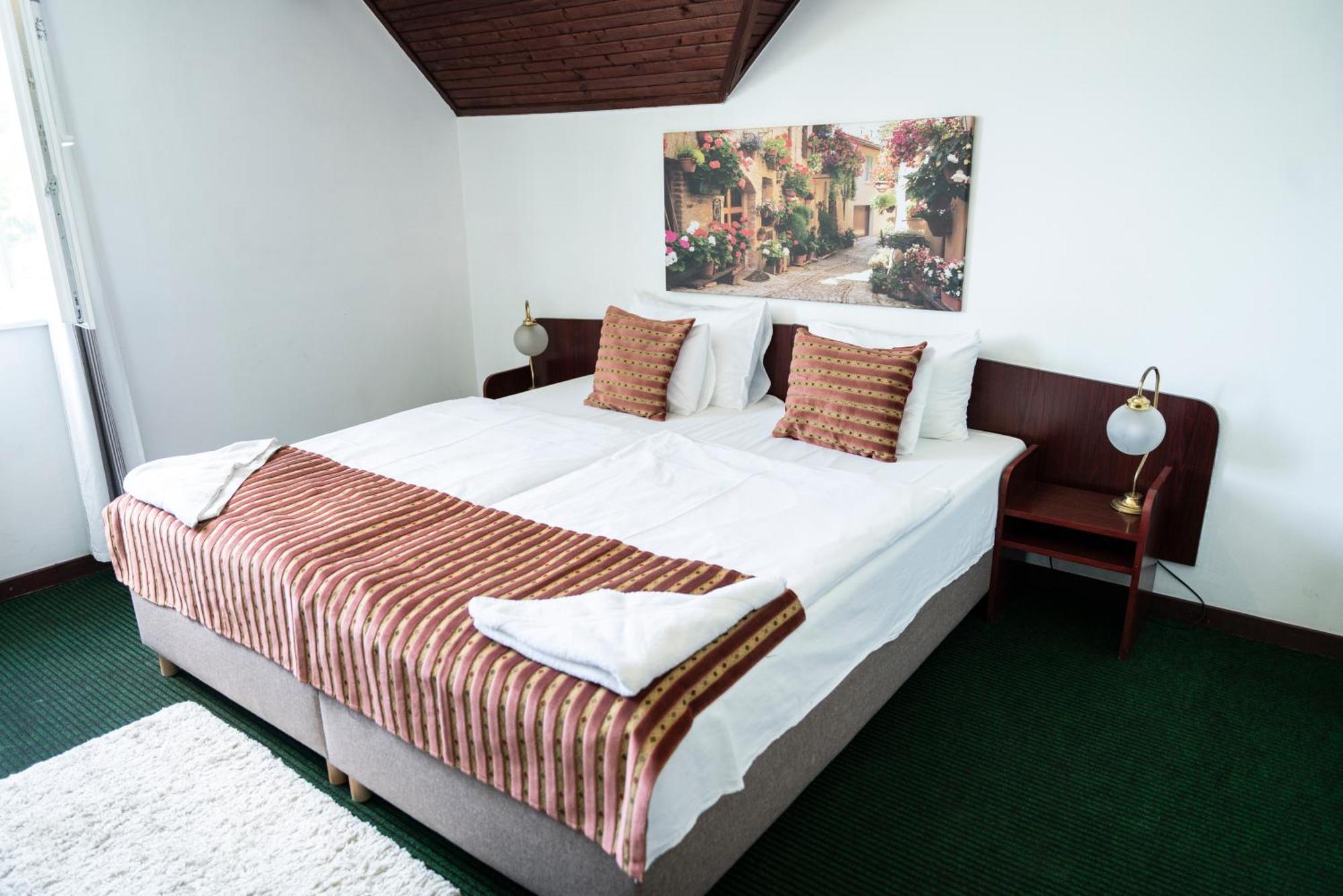 Bagoly Fogado Otel Gyömrő Dış mekan fotoğraf
